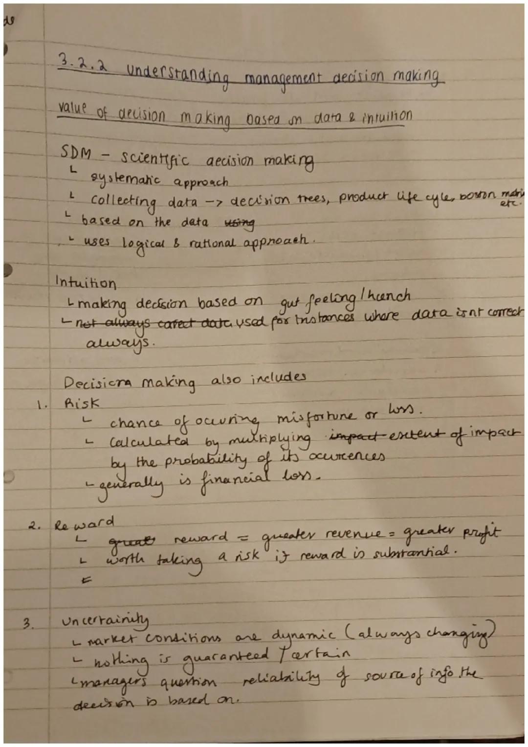 3.2 - MANAGERS, LEADERSHIP & DECISION-MAKING
3.2.1: Understanding management, leadership & decision making
Leadership/Leaders
The distinctio
