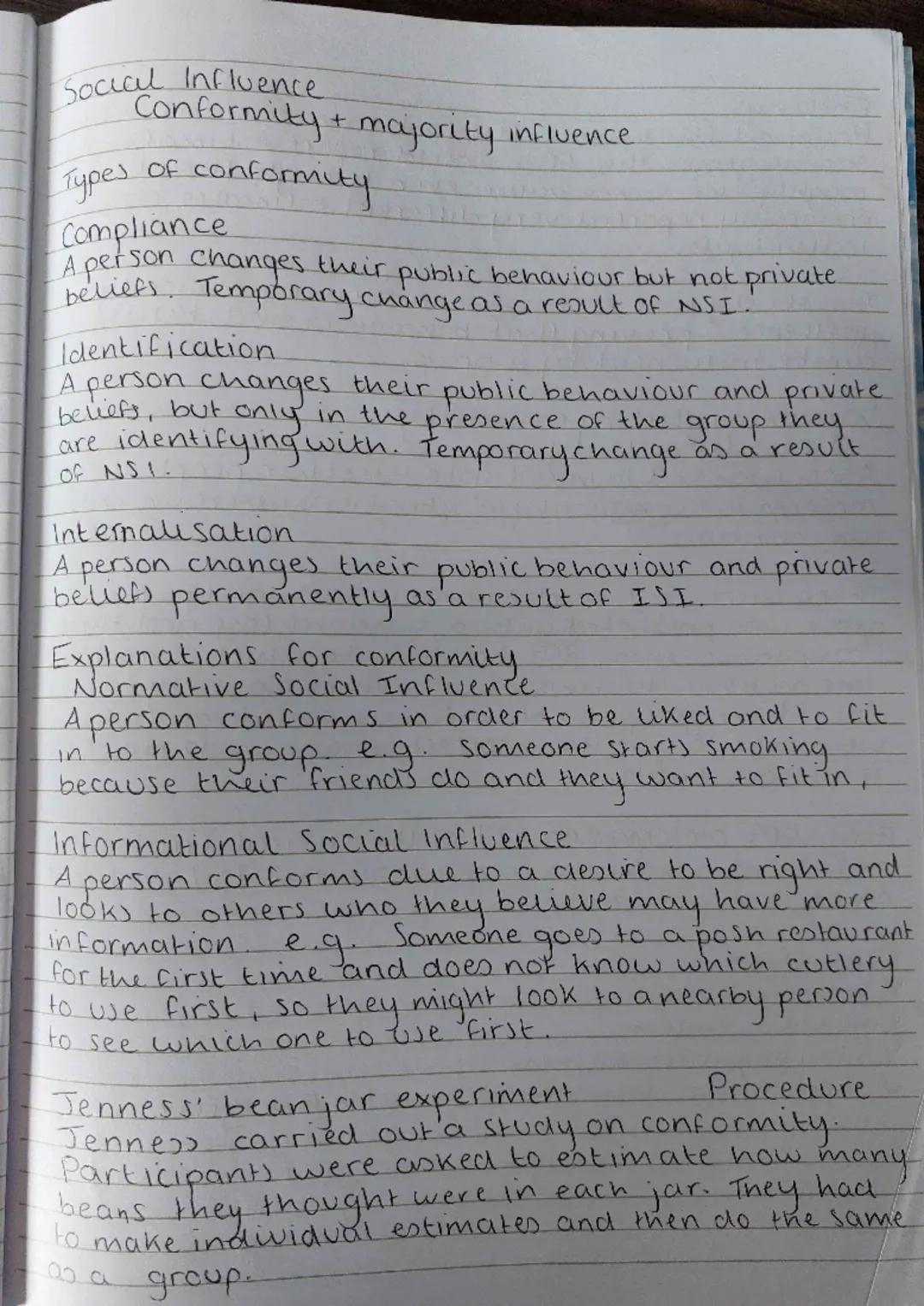 Social Influence
Conformity + majority influence
of conformity
Types of
турез
Compliance
son
A per
changes their public behaviour but not pr