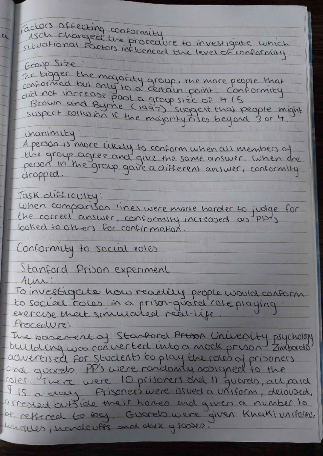 Social Influence
Conformity + majority influence
of conformity
Types of
турез
Compliance
son
A per
changes their public behaviour but not pr