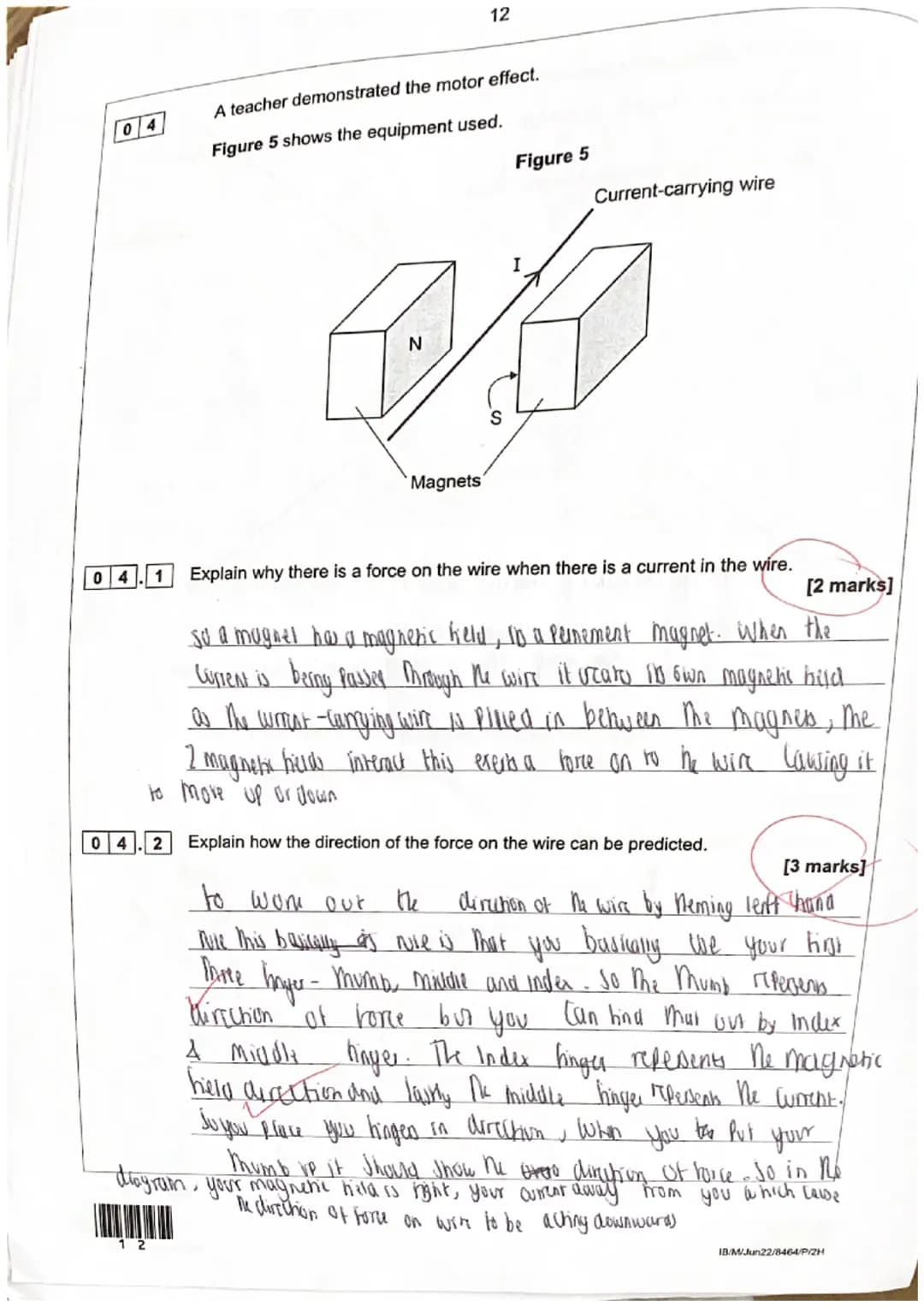 01
02
MALAYAN NA
28
01.1 What do the labels A and B on Figure 1 represent?
Choose answers from the box.
amplitude
A
Figure 1 shows a longitu