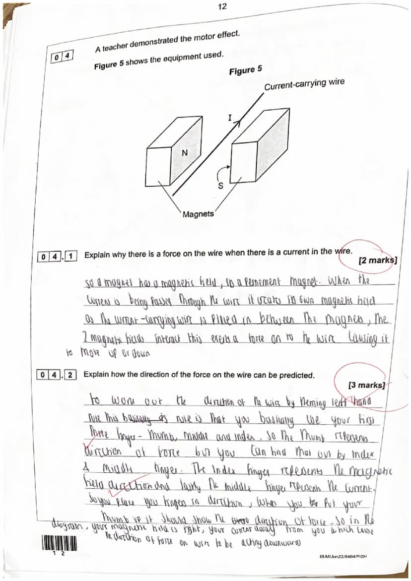 01
02
MALAYAN NA
28
01.1 What do the labels A and B on Figure 1 represent?
Choose answers from the box.
amplitude
A
Figure 1 shows a longitu