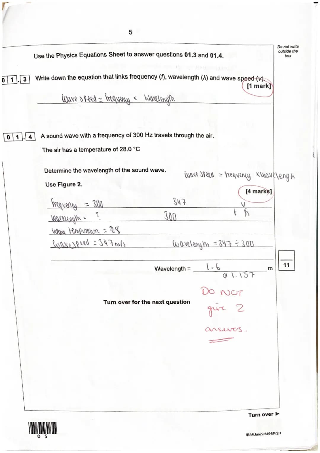 01
02
MALAYAN NA
28
01.1 What do the labels A and B on Figure 1 represent?
Choose answers from the box.
amplitude
A
Figure 1 shows a longitu