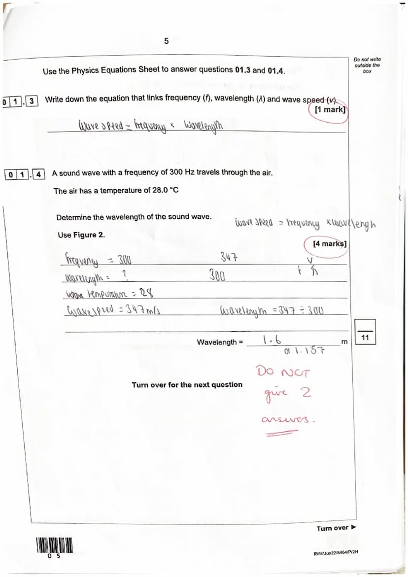 01
02
MALAYAN NA
28
01.1 What do the labels A and B on Figure 1 represent?
Choose answers from the box.
amplitude
A
Figure 1 shows a longitu