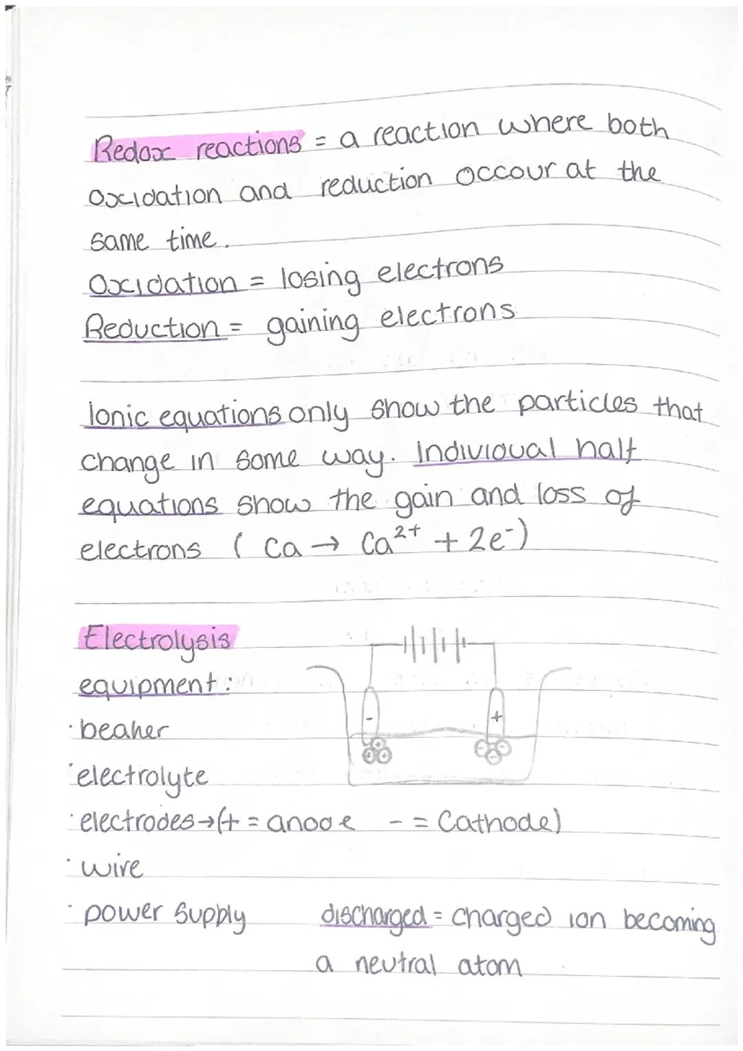 Redox reactions = a reaction where both
oxidation and reduction occour at the
same time.
Oxidation = losing electrons
Reduction = gaining el