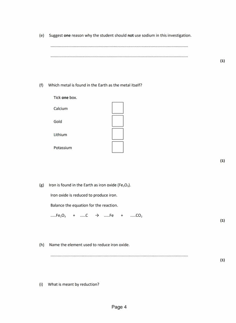 Q1.A student investigated simple cells using the apparatus shown in the figure below.
●
The student's results are shown in the table below.
