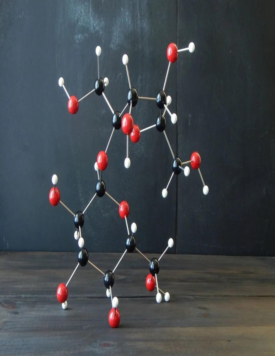 There are 2 types of polymerisation: addition and condensation
Addition polymerisation
An addition polymer forms when unsaturated monomer